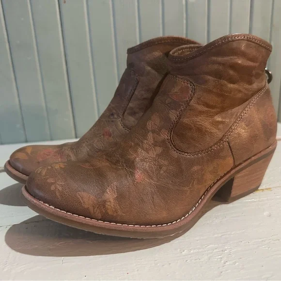 Söfft Aisley Bootie (Women) - Picture 3 of 8